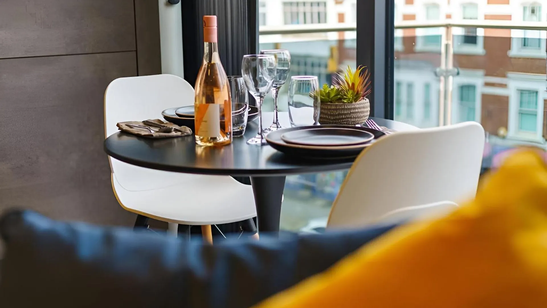Apartament Hive - City East Londyn