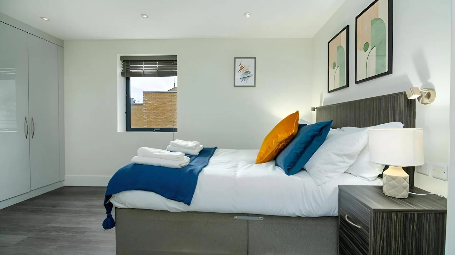 Hive - City East Londyn Apartament