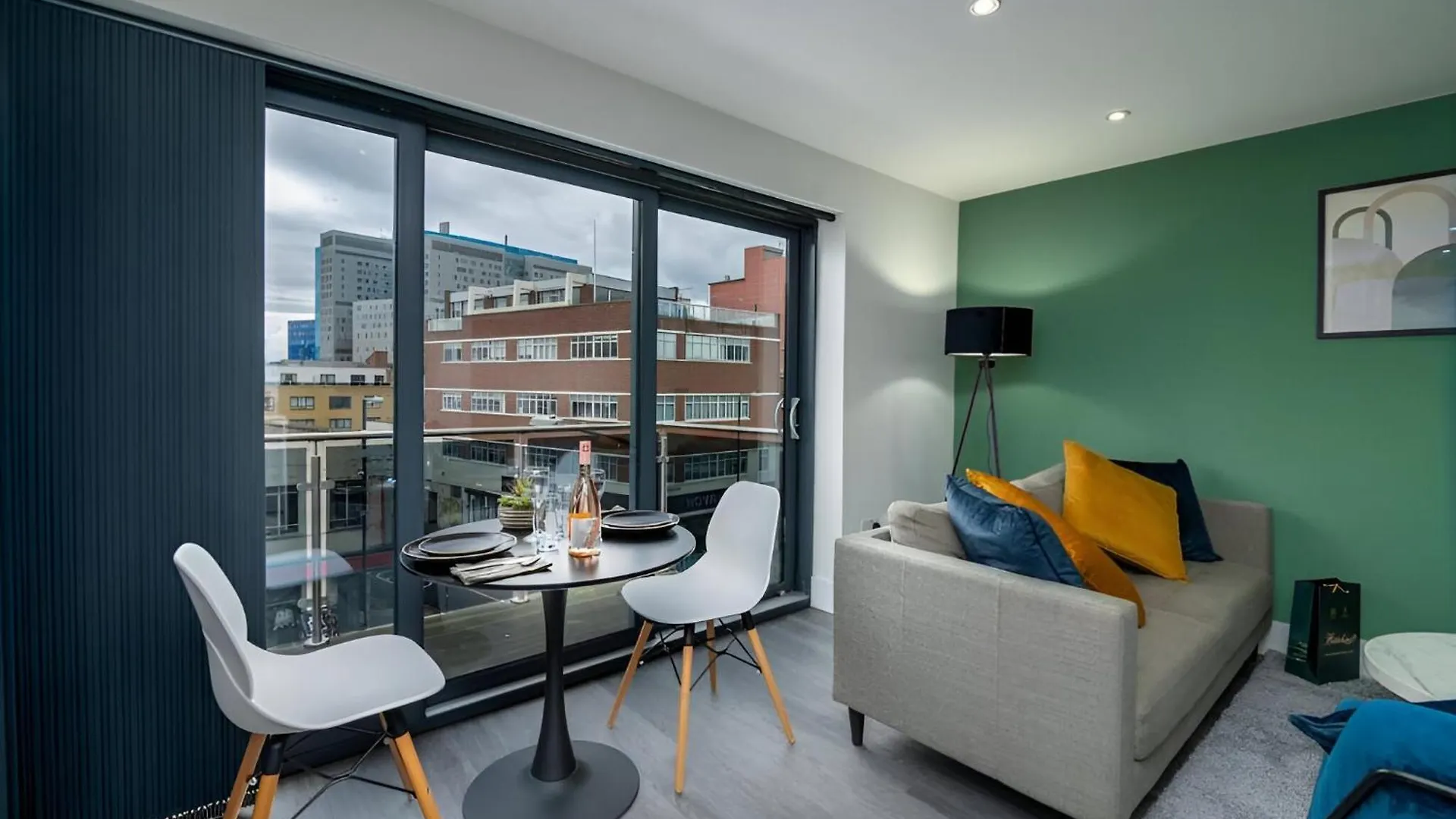 Hive - City East Londyn Apartament