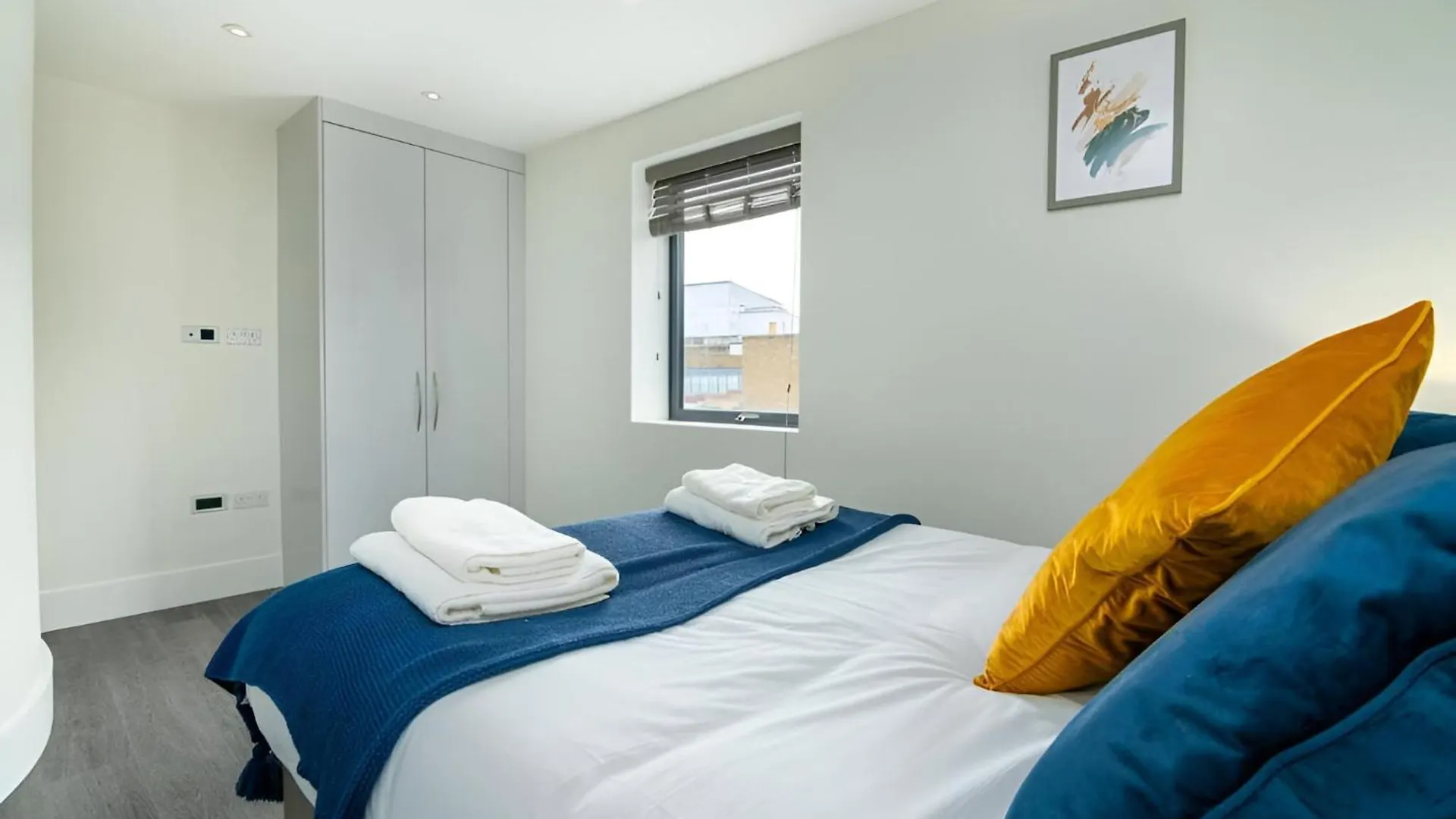 Apartment Hive - City East London