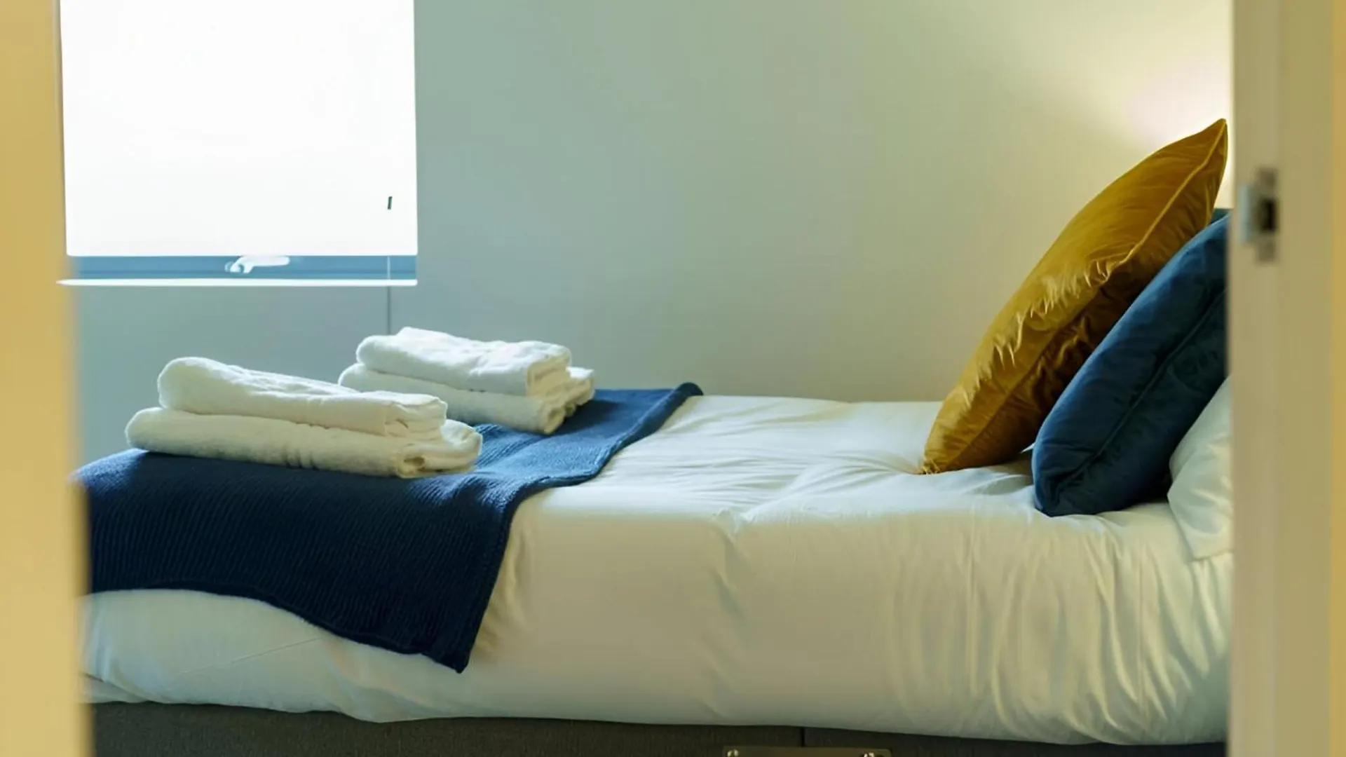 Hive - City East London Apartment