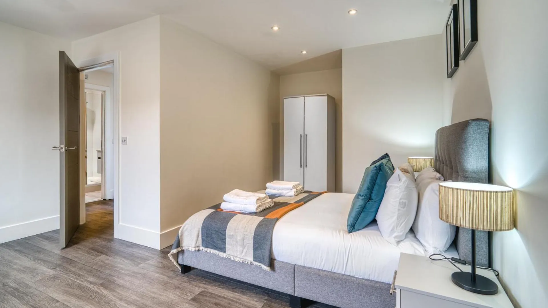 Hive - City East Londyn Apartament