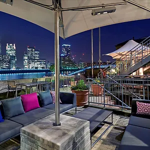 Hotell Doubletree By Hilton - Docklands Riverside, London