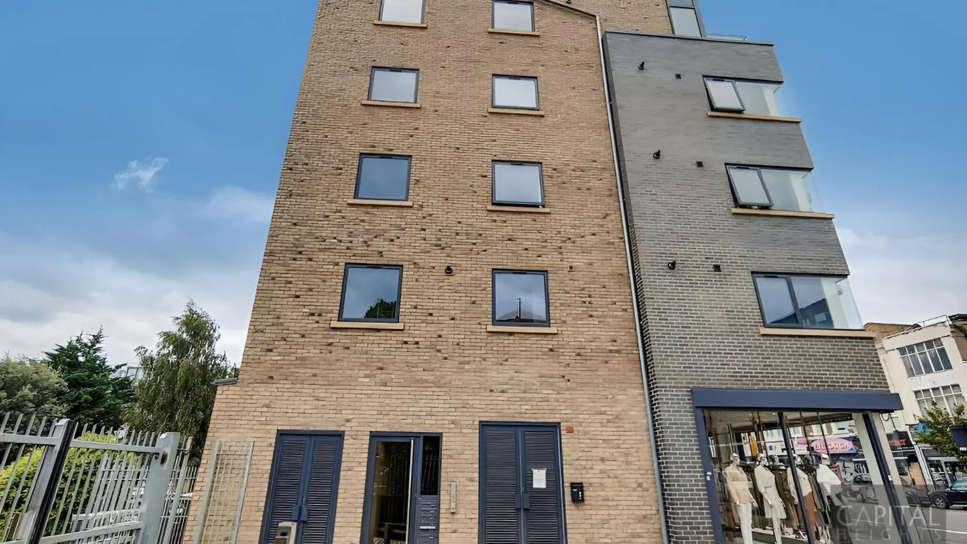 Hive - City East London Apartment